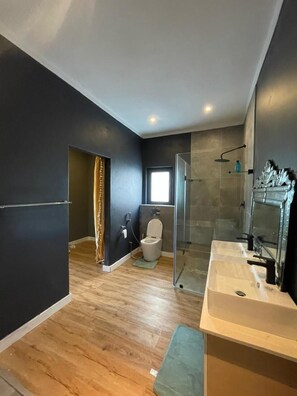 Dobbelt- eller tomannsrom – classic, fjellutsikt | Bad | Dusj, hårføner, håndklær og såpe