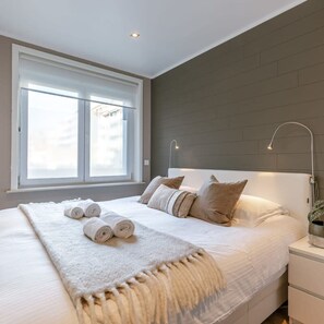 2 bedrooms, desk, Internet - Modern Apartment in Heart of Knokke With Terrace (Knokke-Heist)