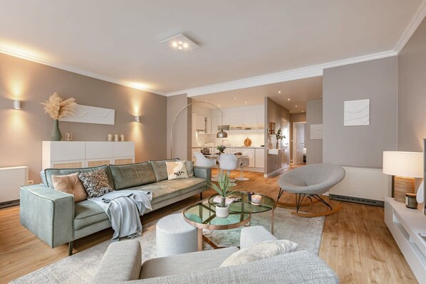 Lejlighed | 2 soveværelser, skrivebord, internet