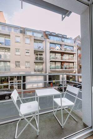 2 bedrooms, desk, Internet - Modern Apartment in Heart of Knokke With Terrace (Knokke-Heist)