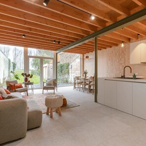 3 bedrooms, desk, Internet - BE BRG Kerk 54 in Damme (Damme)