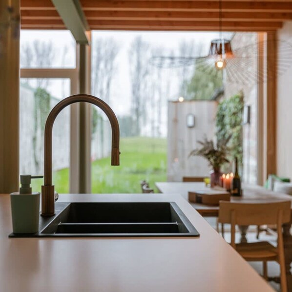 3 bedrooms, desk, Internet - BE BRG Kerk 54 in Damme (Damme)