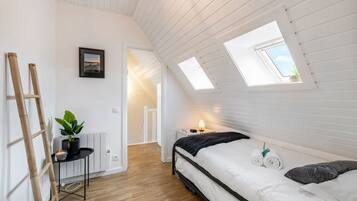 Apartment | 3 bedrooms, desk, Internet