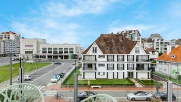 ์ํํธ | 3 ๊ฐ์ ์นจ์ค, ์ฑ
์, ์ธํฐ๋ท