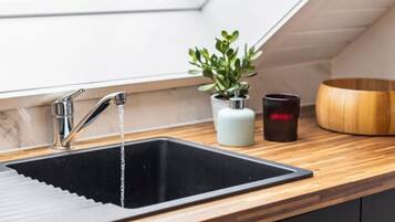 ์ํํธ | 3 ๊ฐ์ ์นจ์ค, ์ฑ
์, ์ธํฐ๋ท