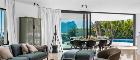 Villa | 5 bedrooms, desk, Internet