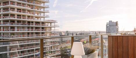 2 عدّة غرف نوم وخدمة الإنترنت