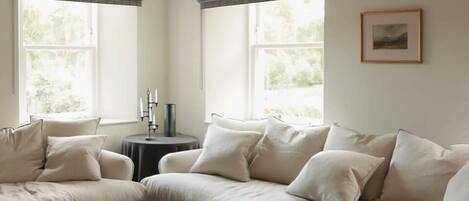 3 عدّة غرف نوم ومكتب ومكواة/لوح كي وخدمة الإنترنت