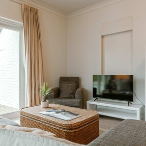 4 bedrooms, Internet - Cozy Spacious Villa Near the Coast in Koksijde (Koksijde)