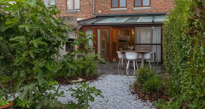 Cosy Home With City Garden