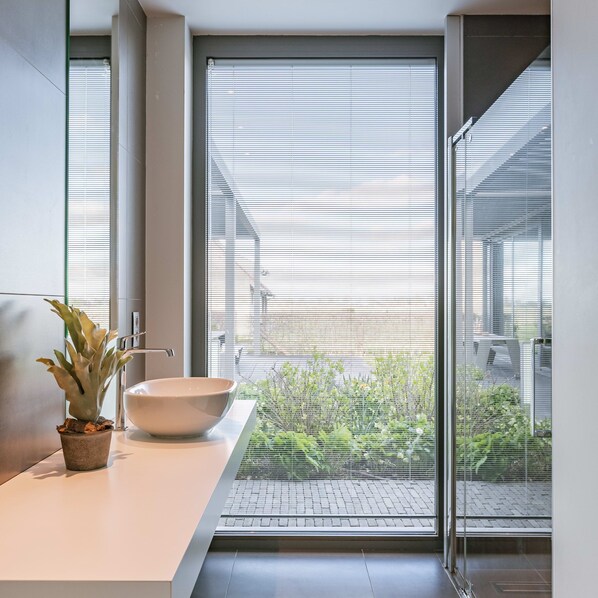 Villa | 4 bedrooms, Internet - Spacious Holiday Home With Indoor Pool Sauna (Veurne)