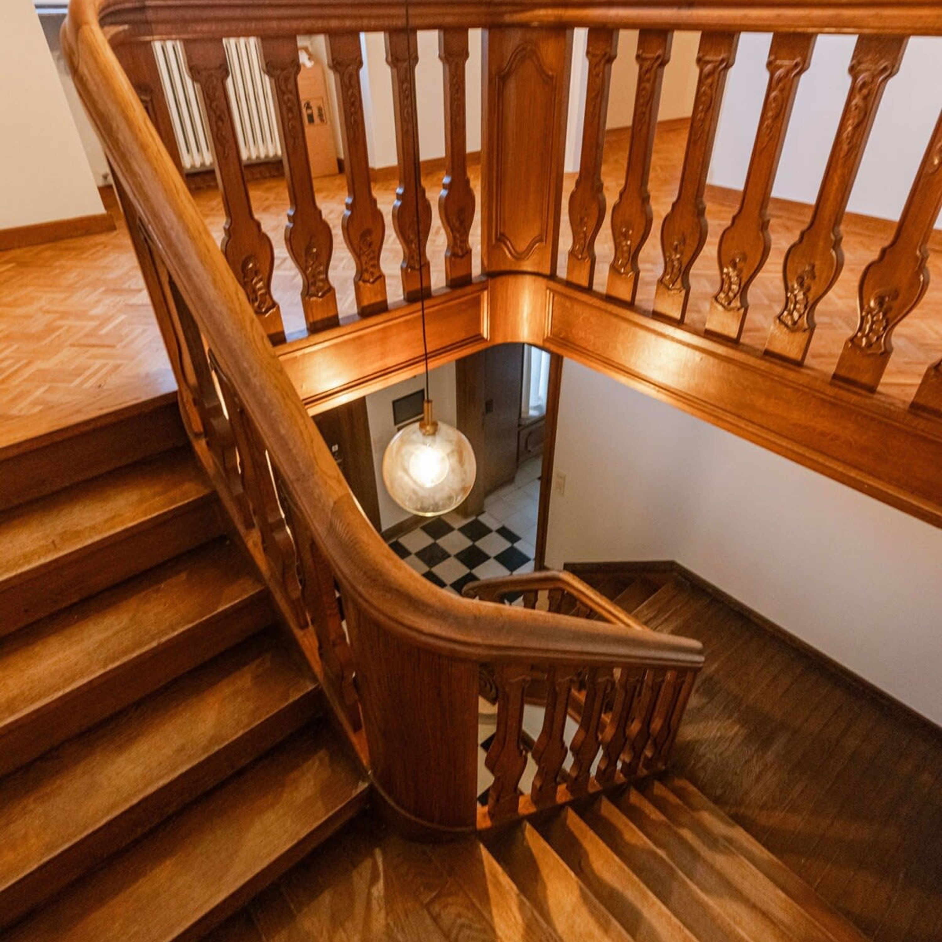 5 bedrooms, desk, Internet