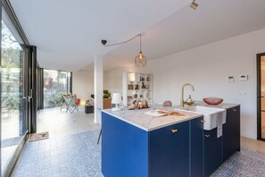 อพาร์ทเมนท์, พร้อมสิ่งอำนวยความสะดวกสำหรับผู้พิการ | 3 ห้องนอน, อินเทอร์เน็ตความเร็วสูง