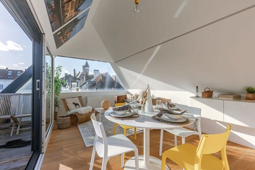 Bright Apartment Overlooking the 3 Towers of Ghent