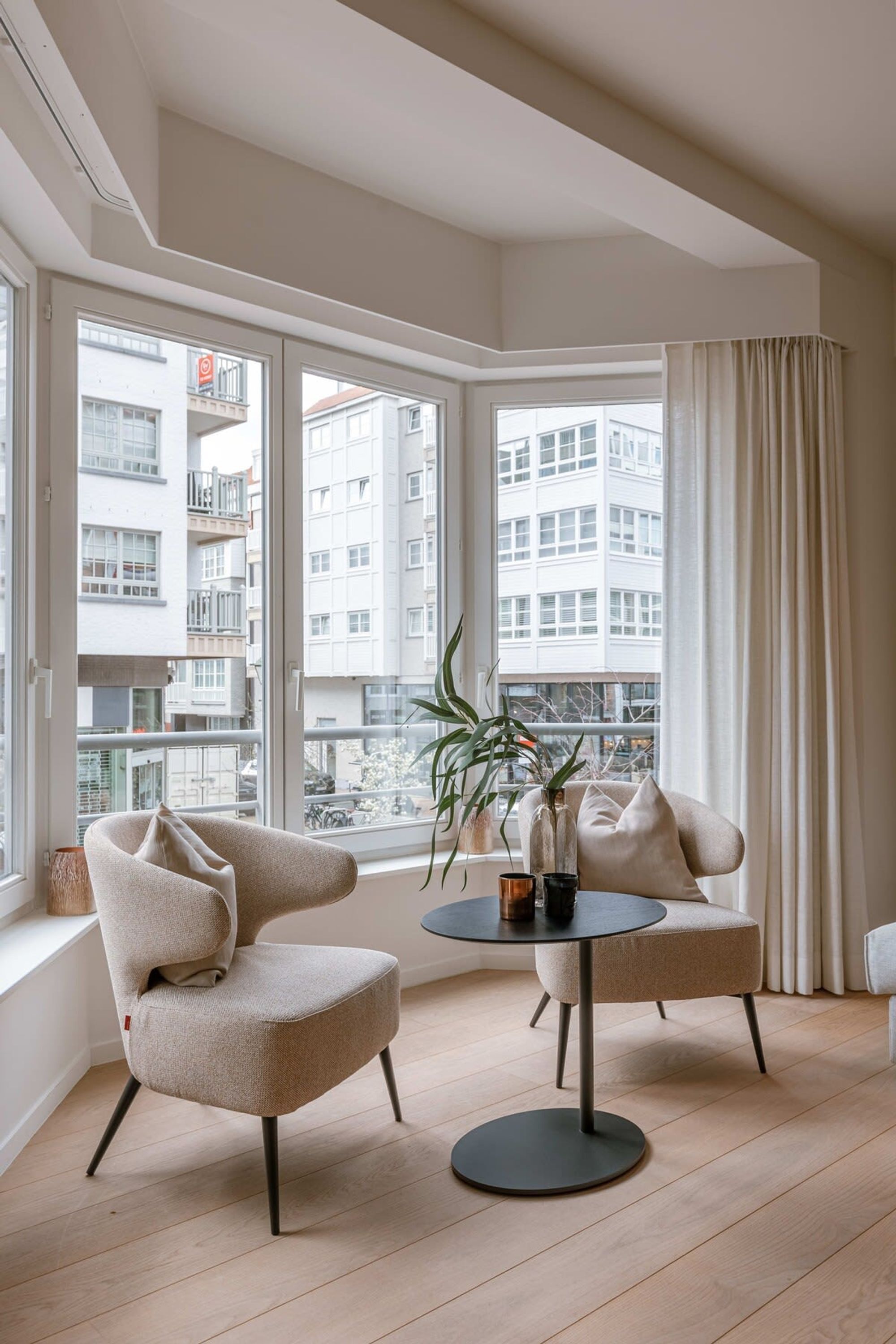 3 عدّة غرف نوم وخدمة الإنترنت