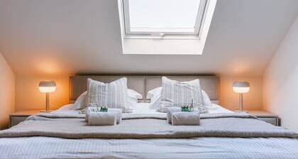 Spacious House With Garden and Parking