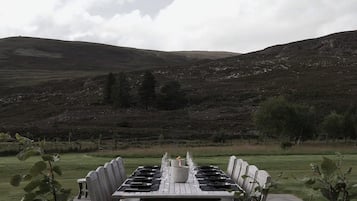 9 bedrooms, desk, iron/ironing board, Internet