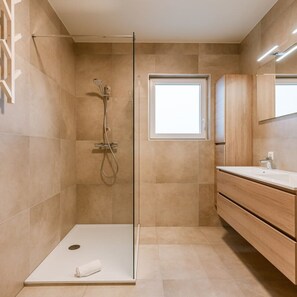 Villa | 4 bedrooms, Internet