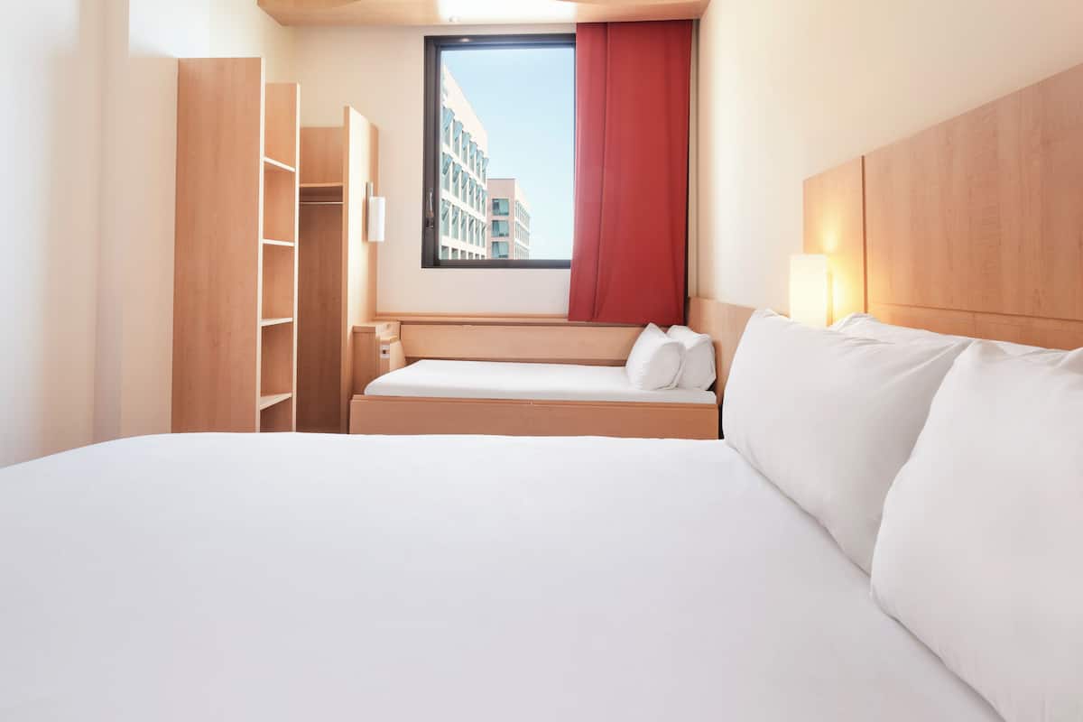 Chambre Double Deluxe | Coffres-forts dans les chambres, bureau, chambres insonorisées