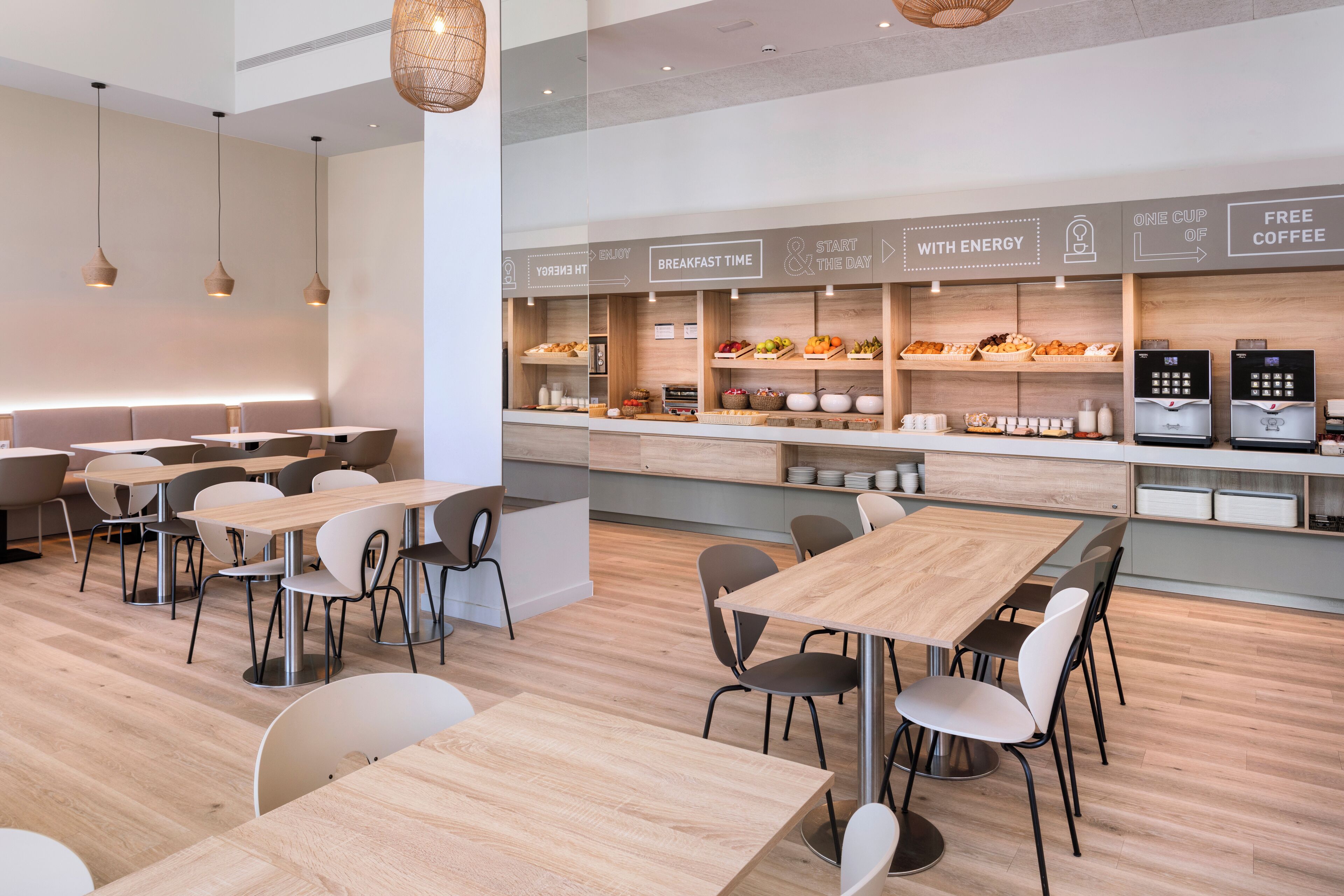 Dagelijks continentaal ontbijt (EUR 11.50 per persoon)