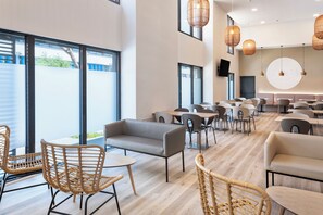 Lobby sitting area - B&B Hotel Barcelona Mataró (Mataro)