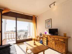TV - Seafront Apartment with Parking Empuriabrava (Ampuriabrava)