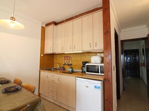 Fridge, microwave, stovetop