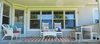 Sandhill House - Large and Spectacular Lakefront Home with Water Toys!