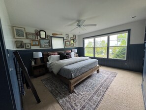 5 bedrooms, desk, free WiFi, bed sheets - Sandhill House - Large and Spectacular Lakefront Home with Water Toys! (Beulah)