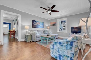 TV, offices - Turtle Time- Charming 3BR Getaway Near Kure Beach (Kure Beach)