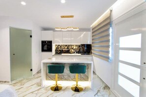 Private kitchen - ΔVO Luxury Apartment (Αγιος Νικολαος)