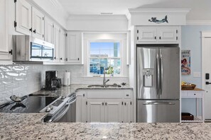 冷蔵庫、食器洗い機、コーヒー / ティーメーカー、トースター