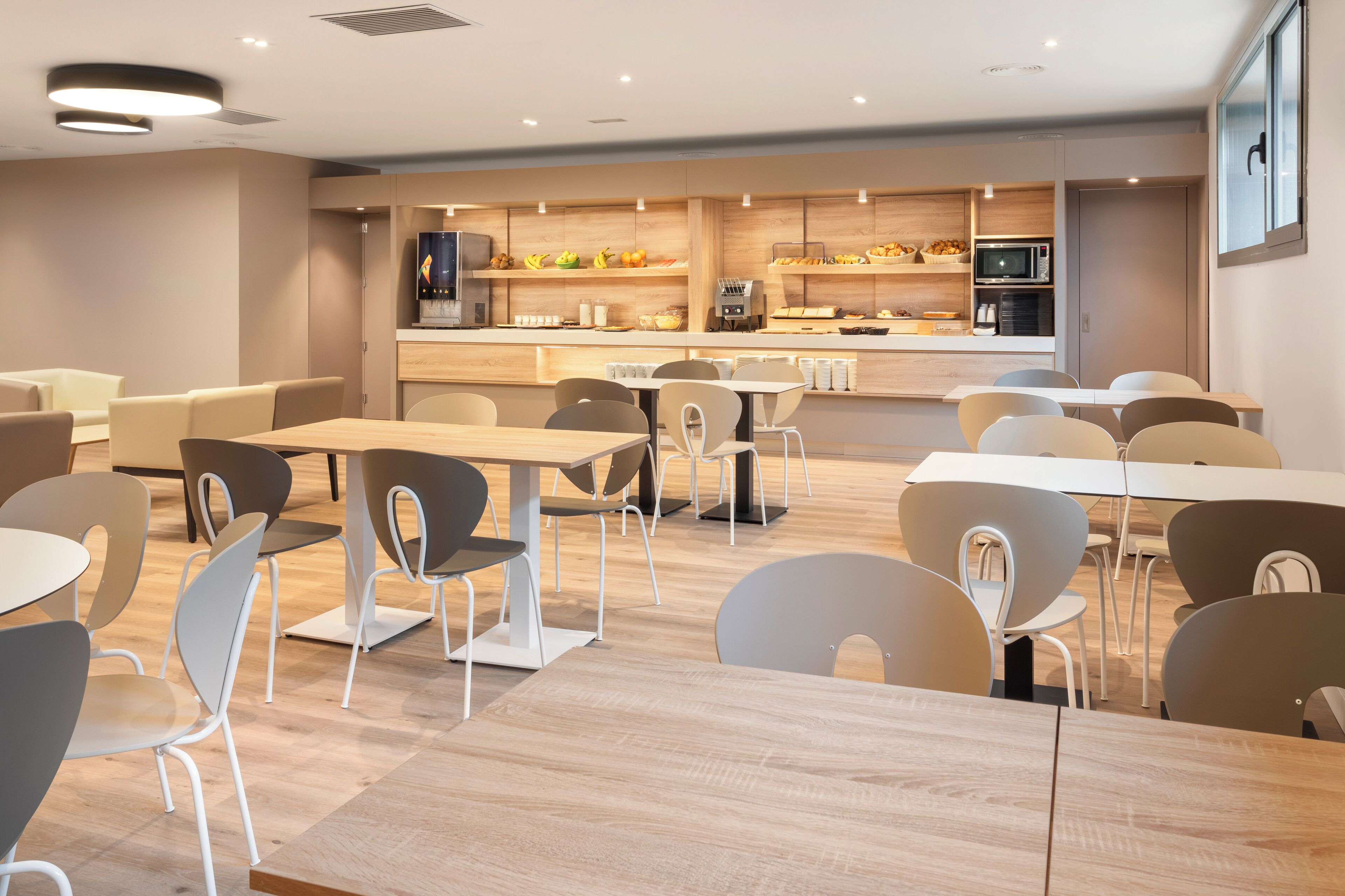 Daily buffet breakfast (EUR 11.50 per person)