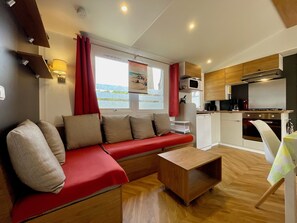 Living area - « Relax »- Mobilhome 6 au Village Vacances du Conguel à Quiberon (Quiberon)