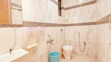 Deluxe Double Room | Bathroom