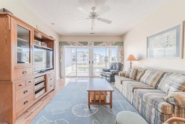 TV - 2 bedroom 2 bath condo. Waterway community. Sleeps 6. (North Myrtle Beach)