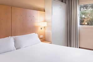 Family Room | In-room safe, iron/ironing board, free WiFi