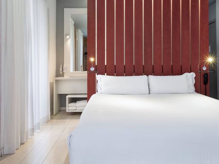 Superior Double Room | In-room safe, soundproofing, iron/ironing board (on request)