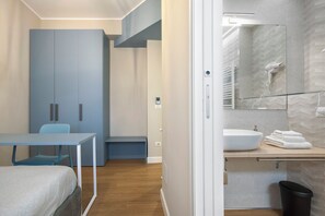 3 عدّة غرف نوم ومكواة/لوح كي وواي فاي وملاءات أسرّة