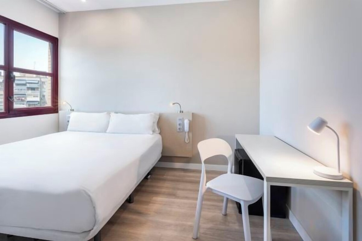 In-room safe, desk, iron/ironing board (on request), WiFi (free)