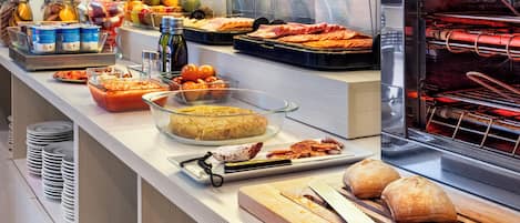 Kontinental frukost varje dag (EUR 8 per person)