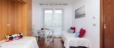 Apartment | Living area | 35-inch TV with digital channels