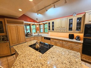 Fridge, microwave, oven, stovetop - Serene Loon Lake Waterfront - Sleeps up to 10 (Chestertown)