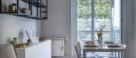 Leilighet | Spiseområde på rommet