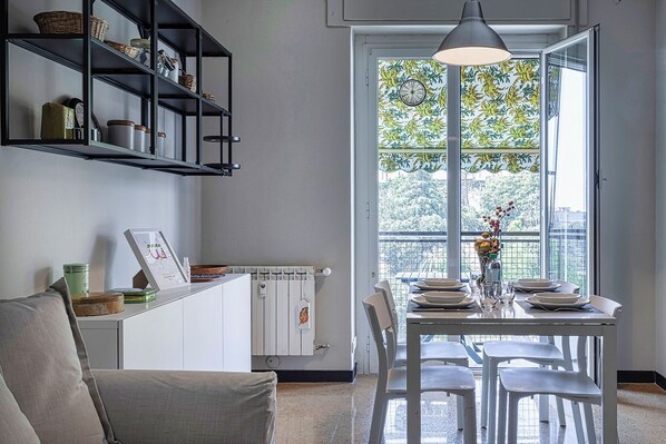 Apartment | In-room dining - Golden skyview from San Martino (Genoa)