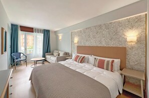 Safe på rommet, blendingsgardiner og wi-fi (inkludert)