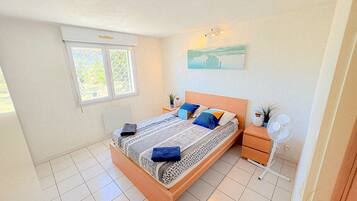 2 bedrooms, desk, iron/ironing board, travel crib