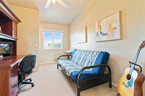 Smart-TV, Kamin, Tischtennisplatte, Arbeitsbereiche