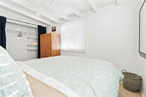 4 bedrooms, desk, iron/ironing board, free WiFi - Bay Park Retreat with Backyard Fire Pit, Hot Tub, Ping Pong & Cornhole (San Diego)