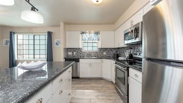 Microwave, stovetop, dishwasher, coffee/tea maker